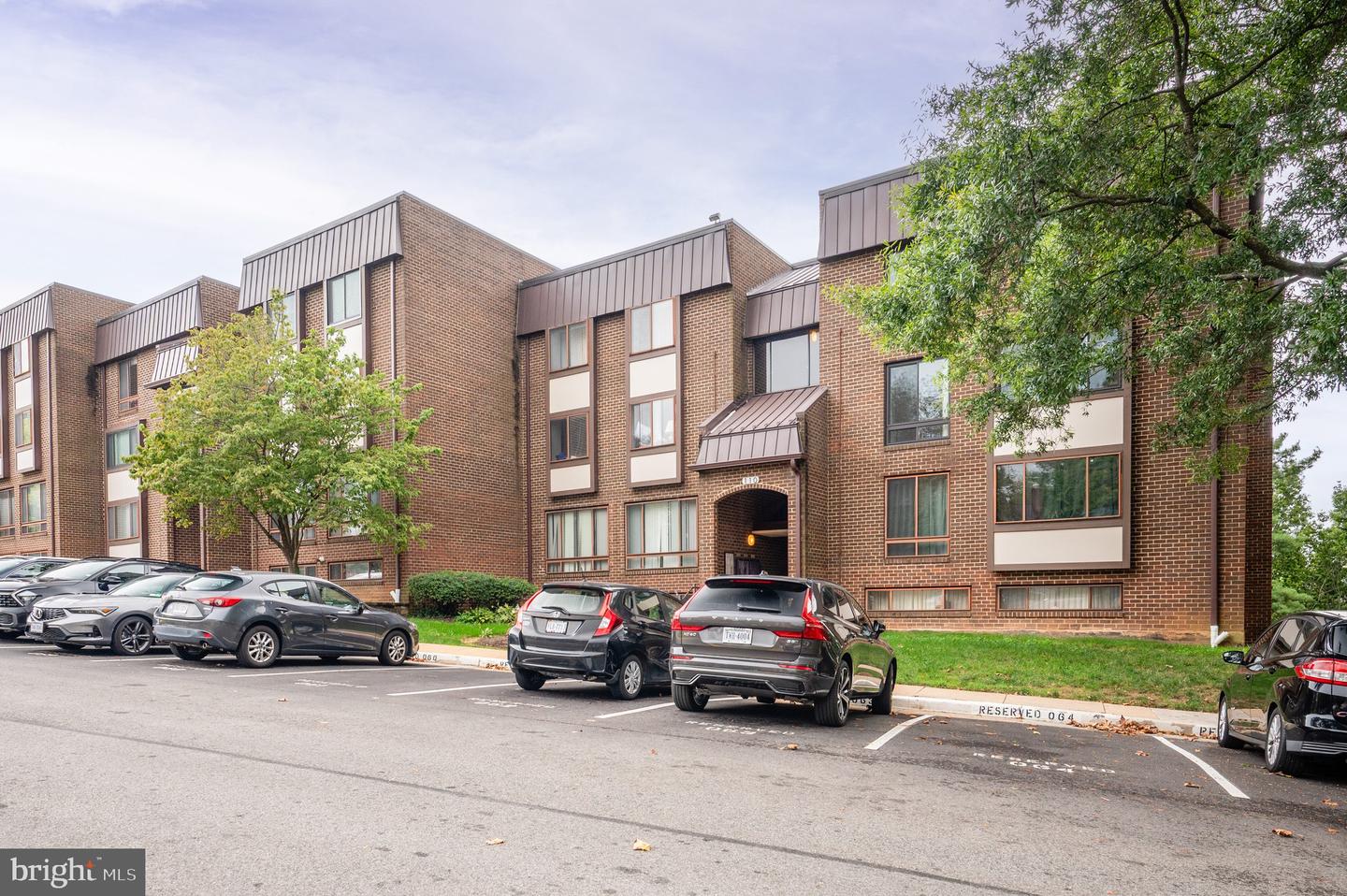 110 ROBERTS LN #301, ALEXANDRIA, Virginia 22314, 3 Bedrooms Bedrooms, ,2 BathroomsBathrooms,Residential,For sale,110 ROBERTS LN #301,VAAX2050326 MLS # VAAX2050326