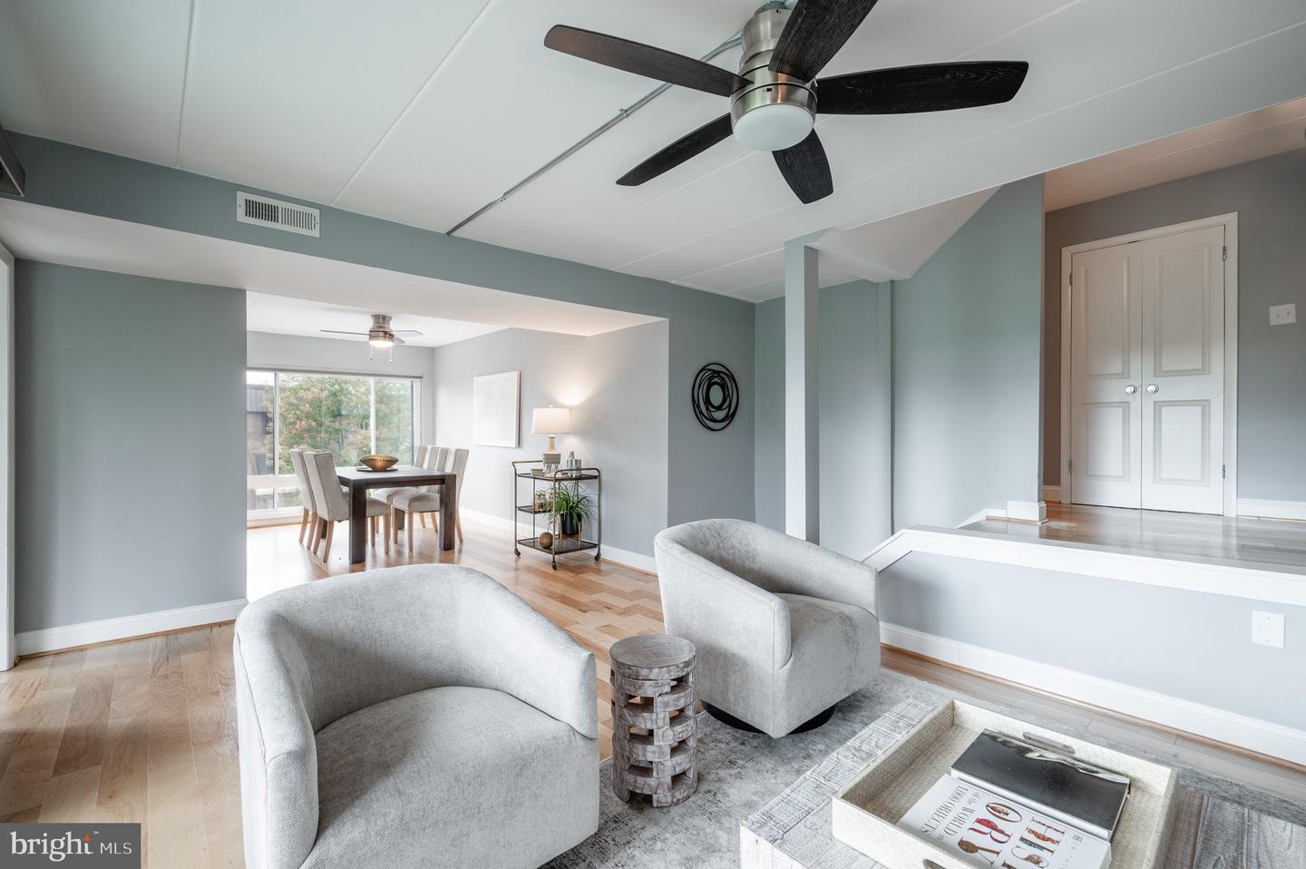 110 ROBERTS LN #301, ALEXANDRIA, Virginia 22314, 3 Bedrooms Bedrooms, ,2 BathroomsBathrooms,Residential,For sale,110 ROBERTS LN #301,VAAX2050326 MLS # VAAX2050326