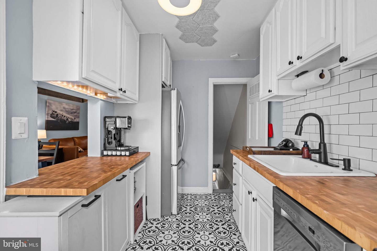 708 CHETWORTH PL, ALEXANDRIA, Virginia 22314, 2 Bedrooms Bedrooms, 9 Rooms Rooms,1 BathroomBathrooms,Residential,For sale,708 CHETWORTH PL,VAAX2050400 MLS # VAAX2050400