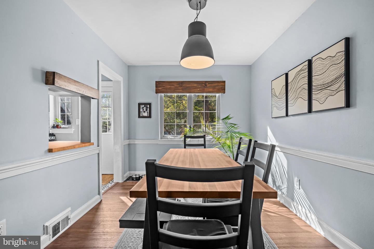 708 CHETWORTH PL, ALEXANDRIA, Virginia 22314, 2 Bedrooms Bedrooms, 9 Rooms Rooms,1 BathroomBathrooms,Residential,For sale,708 CHETWORTH PL,VAAX2050400 MLS # VAAX2050400