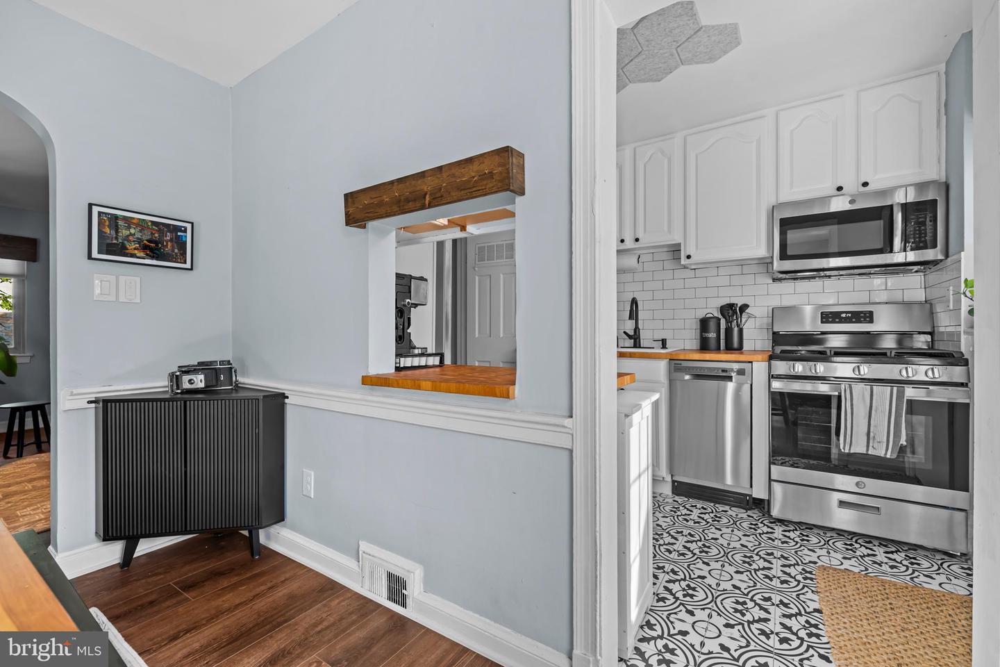 708 CHETWORTH PL, ALEXANDRIA, Virginia 22314, 2 Bedrooms Bedrooms, 9 Rooms Rooms,1 BathroomBathrooms,Residential,For sale,708 CHETWORTH PL,VAAX2050400 MLS # VAAX2050400
