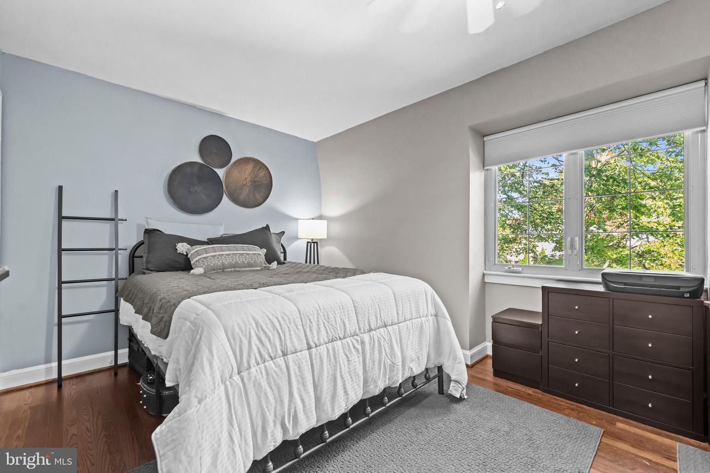 708 CHETWORTH PL, ALEXANDRIA, Virginia 22314, 2 Bedrooms Bedrooms, 9 Rooms Rooms,1 BathroomBathrooms,Residential,For sale,708 CHETWORTH PL,VAAX2050400 MLS # VAAX2050400