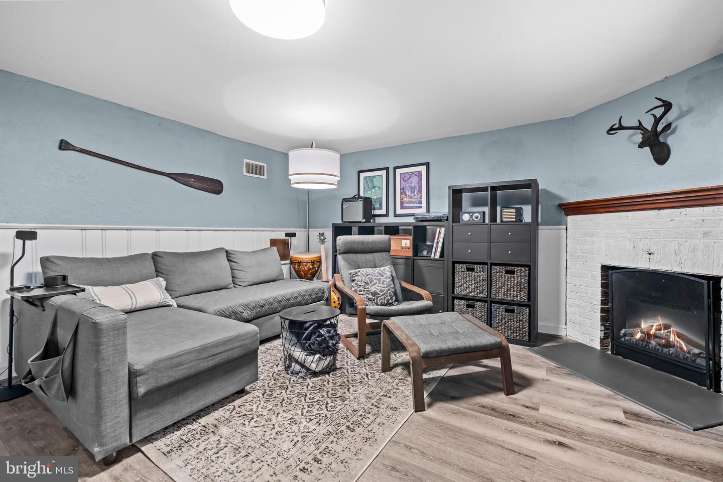 708 CHETWORTH PL, ALEXANDRIA, Virginia 22314, 2 Bedrooms Bedrooms, 9 Rooms Rooms,1 BathroomBathrooms,Residential,For sale,708 CHETWORTH PL,VAAX2050400 MLS # VAAX2050400