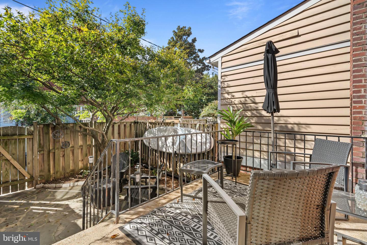 708 CHETWORTH PL, ALEXANDRIA, Virginia 22314, 2 Bedrooms Bedrooms, 9 Rooms Rooms,1 BathroomBathrooms,Residential,For sale,708 CHETWORTH PL,VAAX2050400 MLS # VAAX2050400