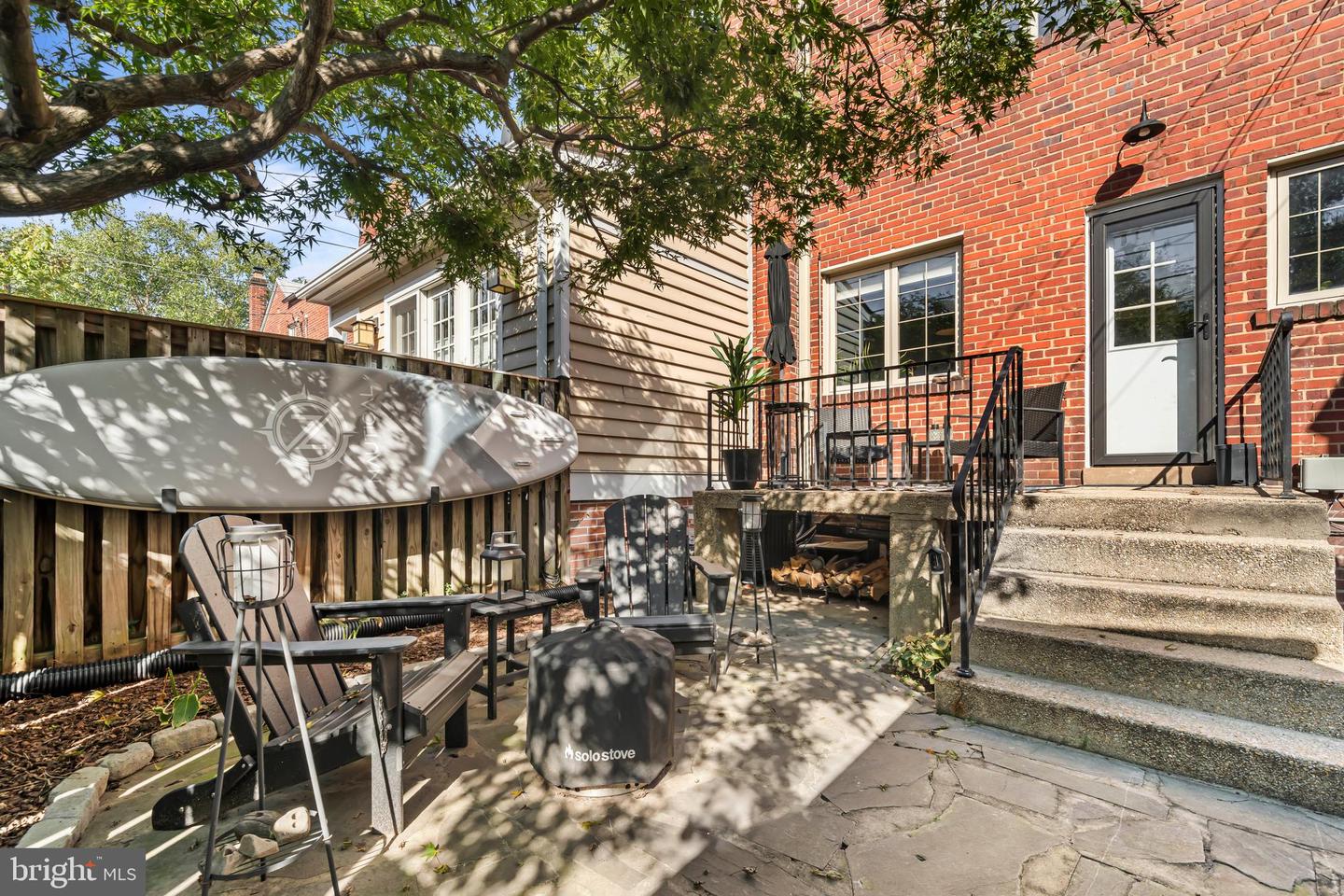708 CHETWORTH PL, ALEXANDRIA, Virginia 22314, 2 Bedrooms Bedrooms, 9 Rooms Rooms,1 BathroomBathrooms,Residential,For sale,708 CHETWORTH PL,VAAX2050400 MLS # VAAX2050400