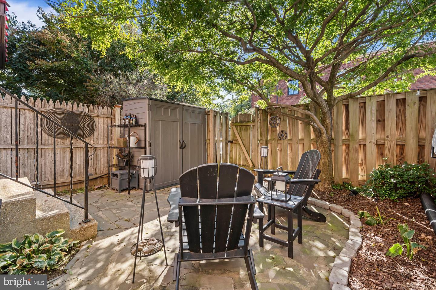 708 CHETWORTH PL, ALEXANDRIA, Virginia 22314, 2 Bedrooms Bedrooms, 9 Rooms Rooms,1 BathroomBathrooms,Residential,For sale,708 CHETWORTH PL,VAAX2050400 MLS # VAAX2050400