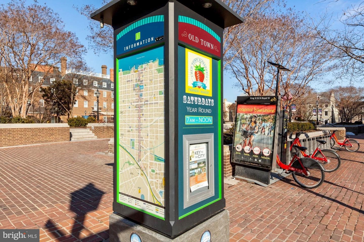 708 CHETWORTH PL, ALEXANDRIA, Virginia 22314, 2 Bedrooms Bedrooms, 9 Rooms Rooms,1 BathroomBathrooms,Residential,For sale,708 CHETWORTH PL,VAAX2050400 MLS # VAAX2050400