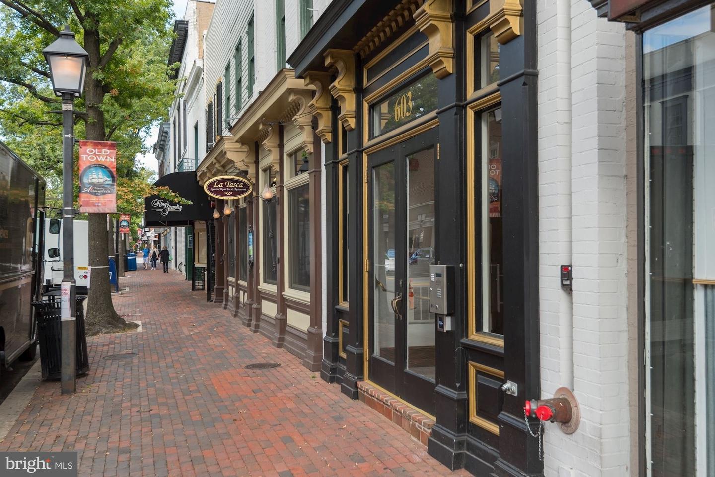 708 CHETWORTH PL, ALEXANDRIA, Virginia 22314, 2 Bedrooms Bedrooms, 9 Rooms Rooms,1 BathroomBathrooms,Residential,For sale,708 CHETWORTH PL,VAAX2050400 MLS # VAAX2050400