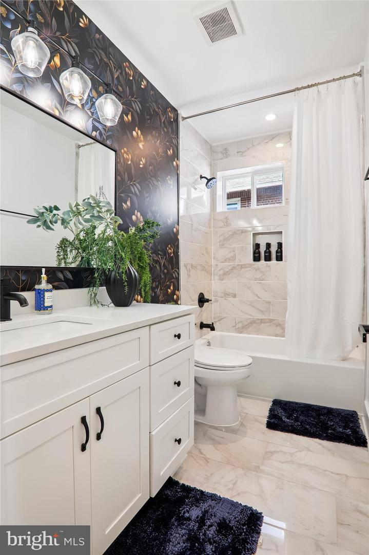 4405 NEW HAMPSHIRE AVE NW, WASHINGTON, District Of Columbia 20011, 4 Bedrooms Bedrooms, ,3 BathroomsBathrooms,Residential,For sale,4405 NEW HAMPSHIRE AVE NW,DCDC2225208 MLS # DCDC2225208
