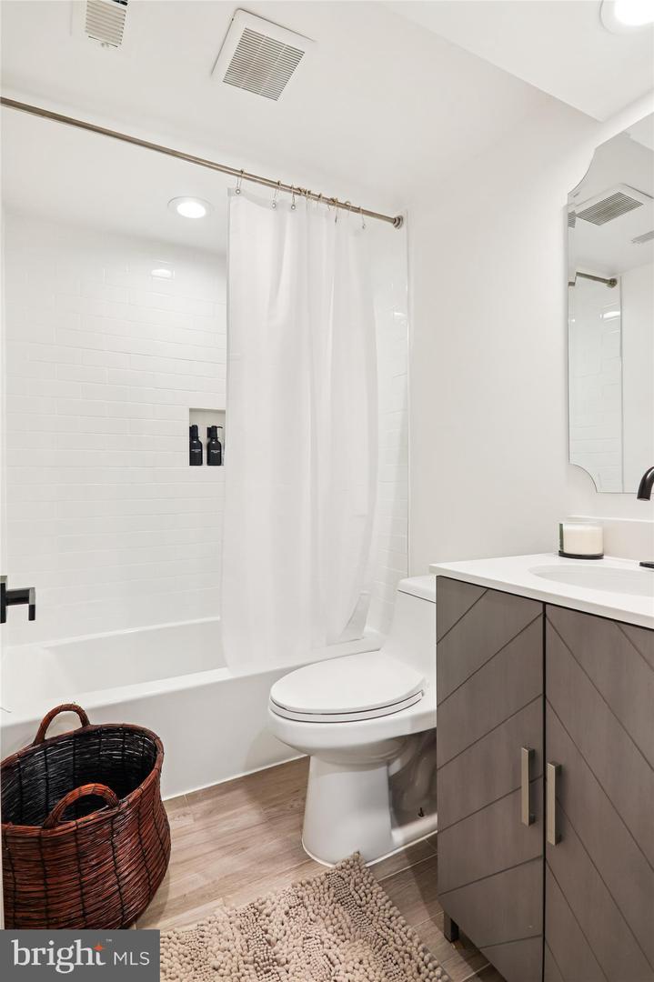 4405 NEW HAMPSHIRE AVE NW, WASHINGTON, District Of Columbia 20011, 4 Bedrooms Bedrooms, ,3 BathroomsBathrooms,Residential,For sale,4405 NEW HAMPSHIRE AVE NW,DCDC2225208 MLS # DCDC2225208