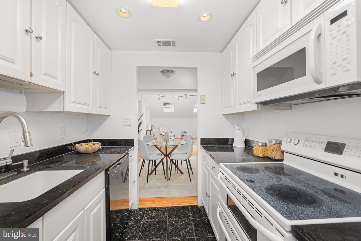 1930 NEW HAMPSHIRE AVE NW #51, WASHINGTON, District Of Columbia 20009, 2 Bedrooms Bedrooms, 7 Rooms Rooms,2 BathroomsBathrooms,Residential,For sale,1930 NEW HAMPSHIRE AVE NW #51,DCDC2225212 MLS # DCDC2225212