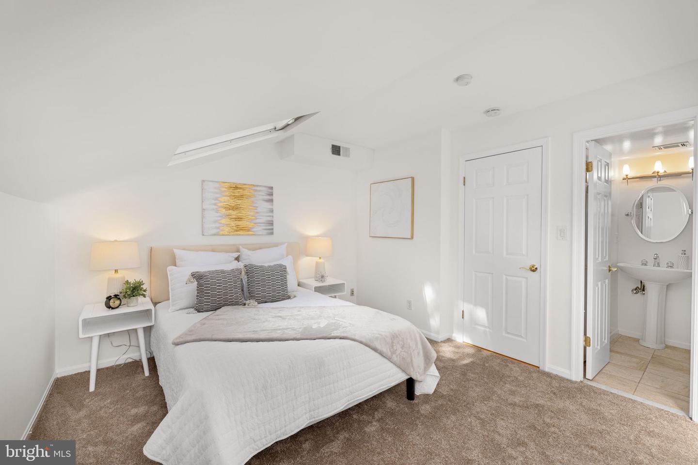 1930 NEW HAMPSHIRE AVE NW #51, WASHINGTON, District Of Columbia 20009, 2 Bedrooms Bedrooms, 7 Rooms Rooms,2 BathroomsBathrooms,Residential,For sale,1930 NEW HAMPSHIRE AVE NW #51,DCDC2225212 MLS # DCDC2225212