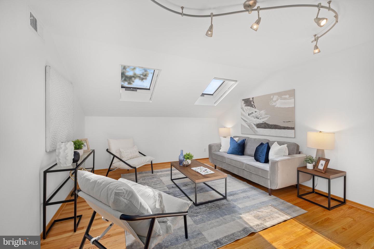 1930 NEW HAMPSHIRE AVE NW #51, WASHINGTON, District Of Columbia 20009, 2 Bedrooms Bedrooms, 7 Rooms Rooms,2 BathroomsBathrooms,Residential,For sale,1930 NEW HAMPSHIRE AVE NW #51,DCDC2225212 MLS # DCDC2225212