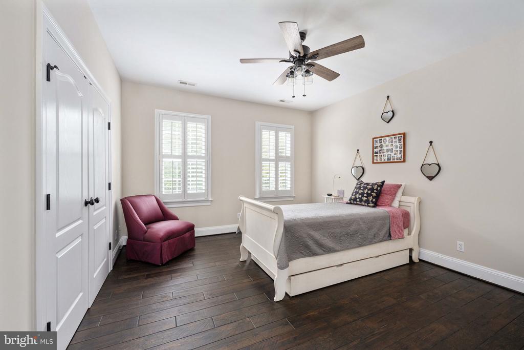 11004 SHERIDAN DR, SPOTSYLVANIA, Virginia 22551, 5 Bedrooms Bedrooms, ,5 BathroomsBathrooms,Residential,11004 SHERIDAN DR,VASP2036778 MLS # VASP2036778