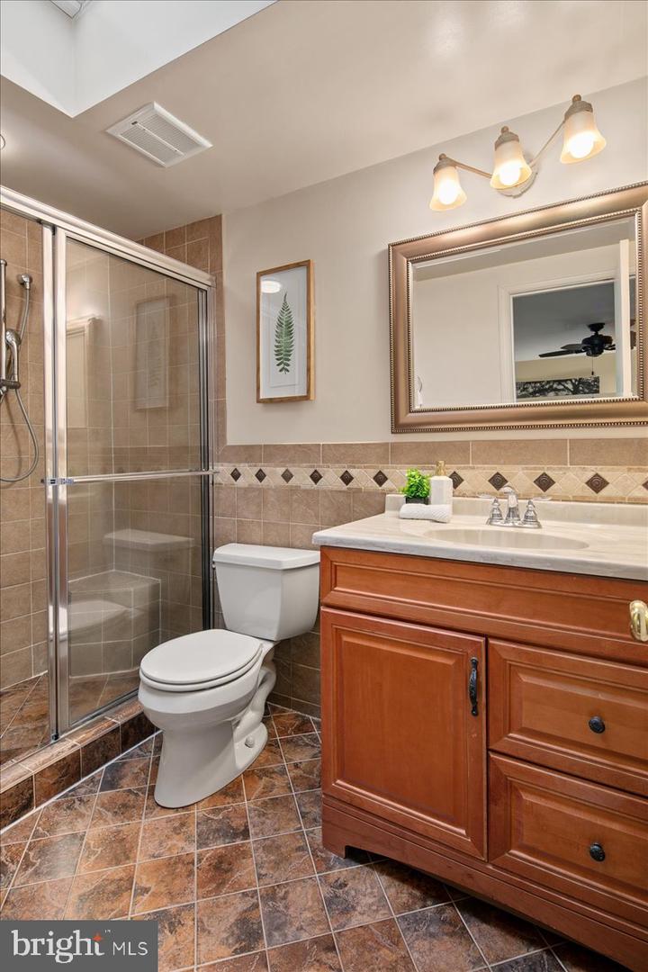 5025 KINGSTON DR, ANNANDALE, Virginia 22003, 5 Bedrooms Bedrooms, ,3 BathroomsBathrooms,Residential,For sale,5025 KINGSTON DR,VAFX2272692 MLS # VAFX2272692