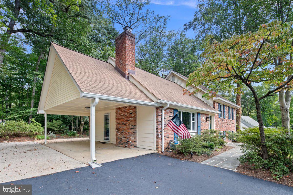 5025 KINGSTON DR, ANNANDALE, Virginia 22003, 5 Bedrooms Bedrooms, ,3 BathroomsBathrooms,Residential,For sale,5025 KINGSTON DR,VAFX2272692 MLS # VAFX2272692