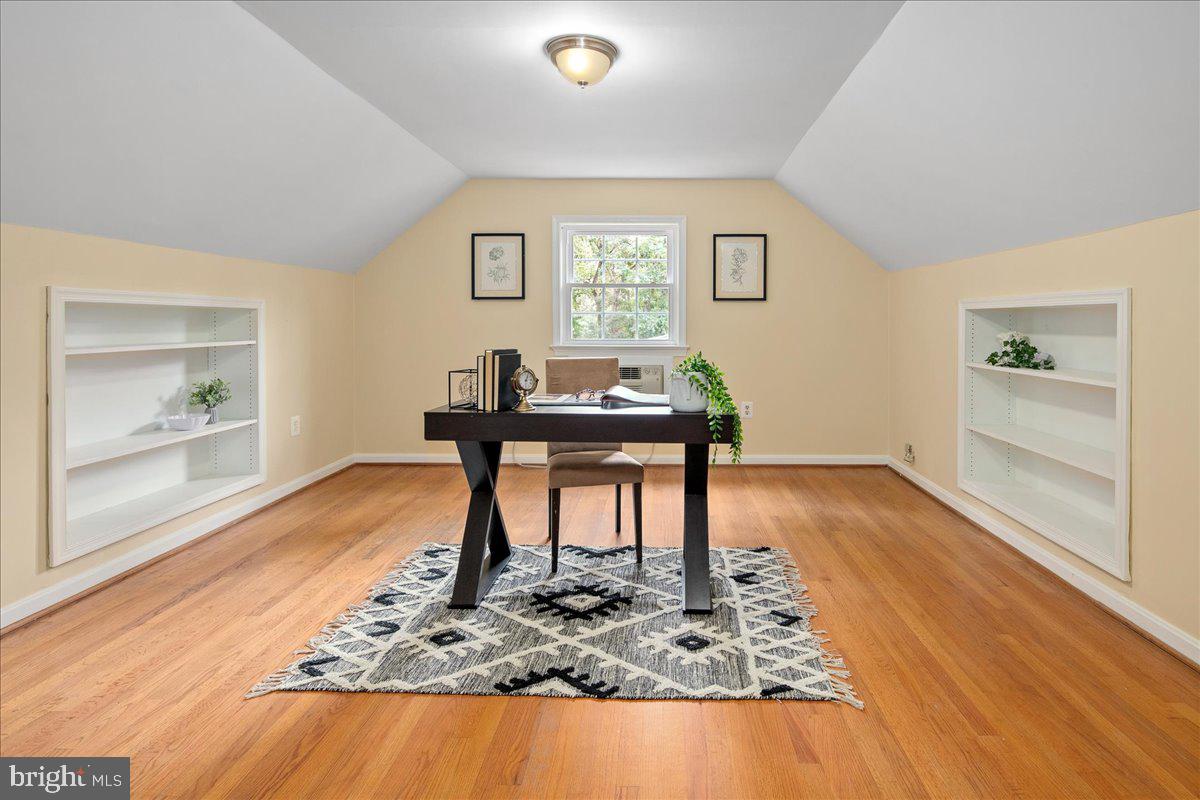 5025 KINGSTON DR, ANNANDALE, Virginia 22003, 5 Bedrooms Bedrooms, ,3 BathroomsBathrooms,Residential,For sale,5025 KINGSTON DR,VAFX2272692 MLS # VAFX2272692