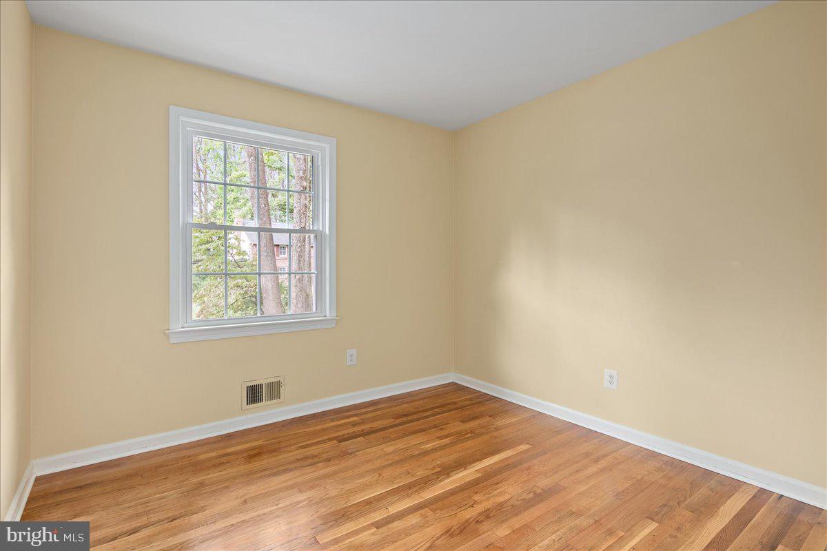 5025 KINGSTON DR, ANNANDALE, Virginia 22003, 5 Bedrooms Bedrooms, ,3 BathroomsBathrooms,Residential,For sale,5025 KINGSTON DR,VAFX2272692 MLS # VAFX2272692