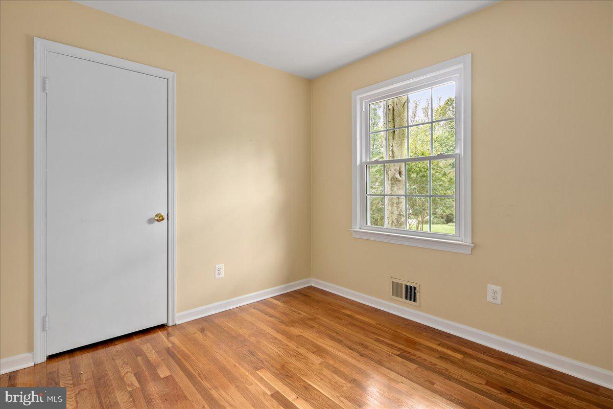 5025 KINGSTON DR, ANNANDALE, Virginia 22003, 5 Bedrooms Bedrooms, ,3 BathroomsBathrooms,Residential,For sale,5025 KINGSTON DR,VAFX2272692 MLS # VAFX2272692