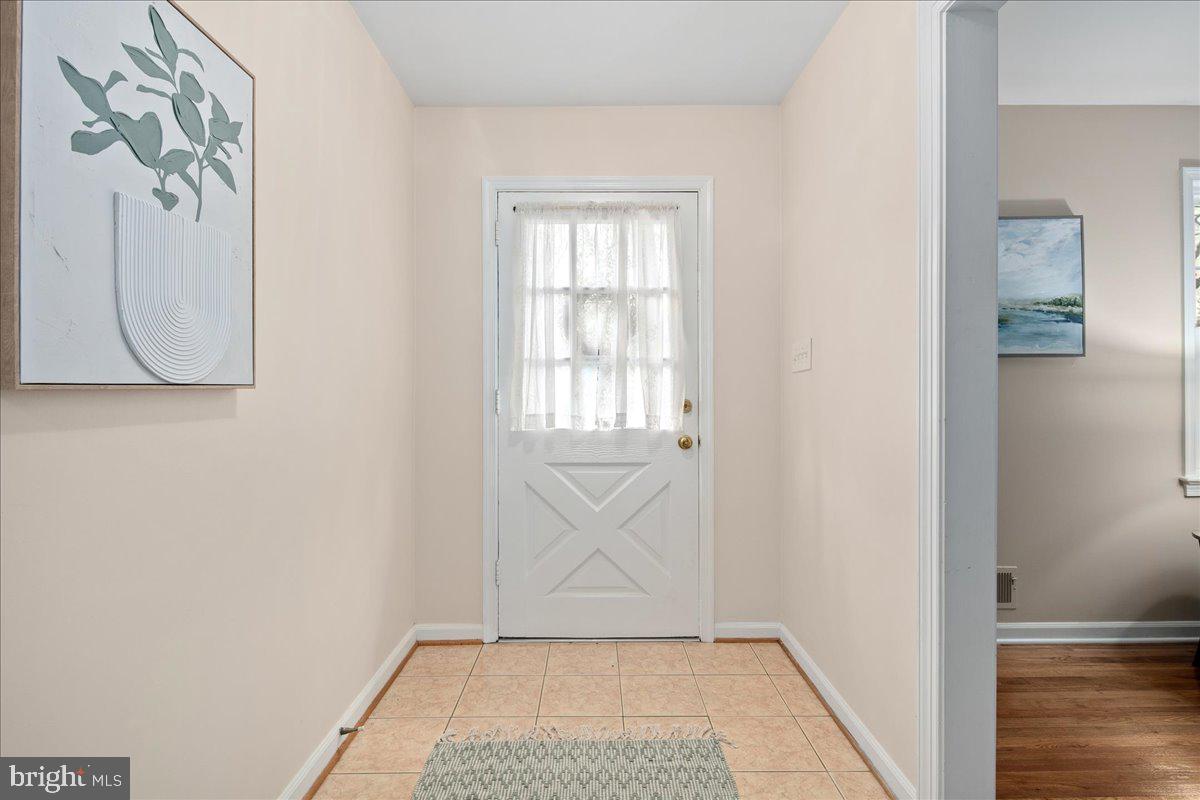 5025 KINGSTON DR, ANNANDALE, Virginia 22003, 5 Bedrooms Bedrooms, ,3 BathroomsBathrooms,Residential,For sale,5025 KINGSTON DR,VAFX2272692 MLS # VAFX2272692