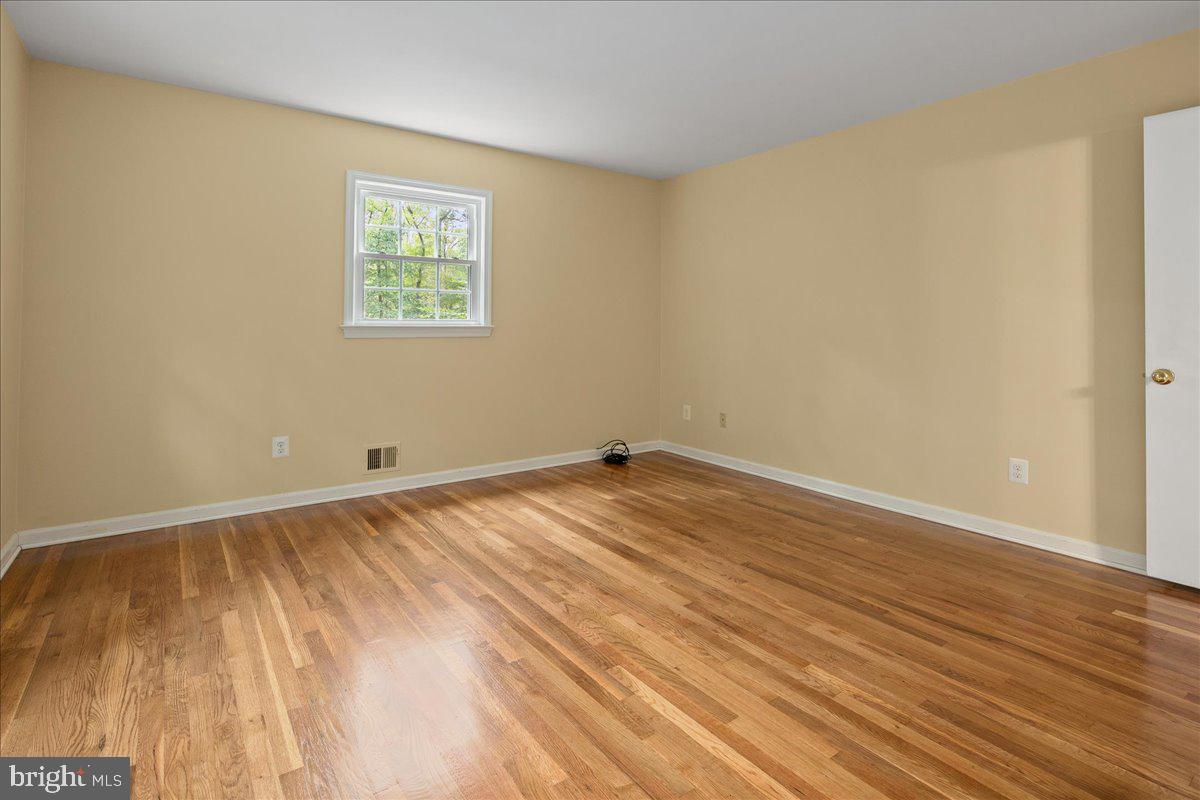 5025 KINGSTON DR, ANNANDALE, Virginia 22003, 5 Bedrooms Bedrooms, ,3 BathroomsBathrooms,Residential,For sale,5025 KINGSTON DR,VAFX2272692 MLS # VAFX2272692