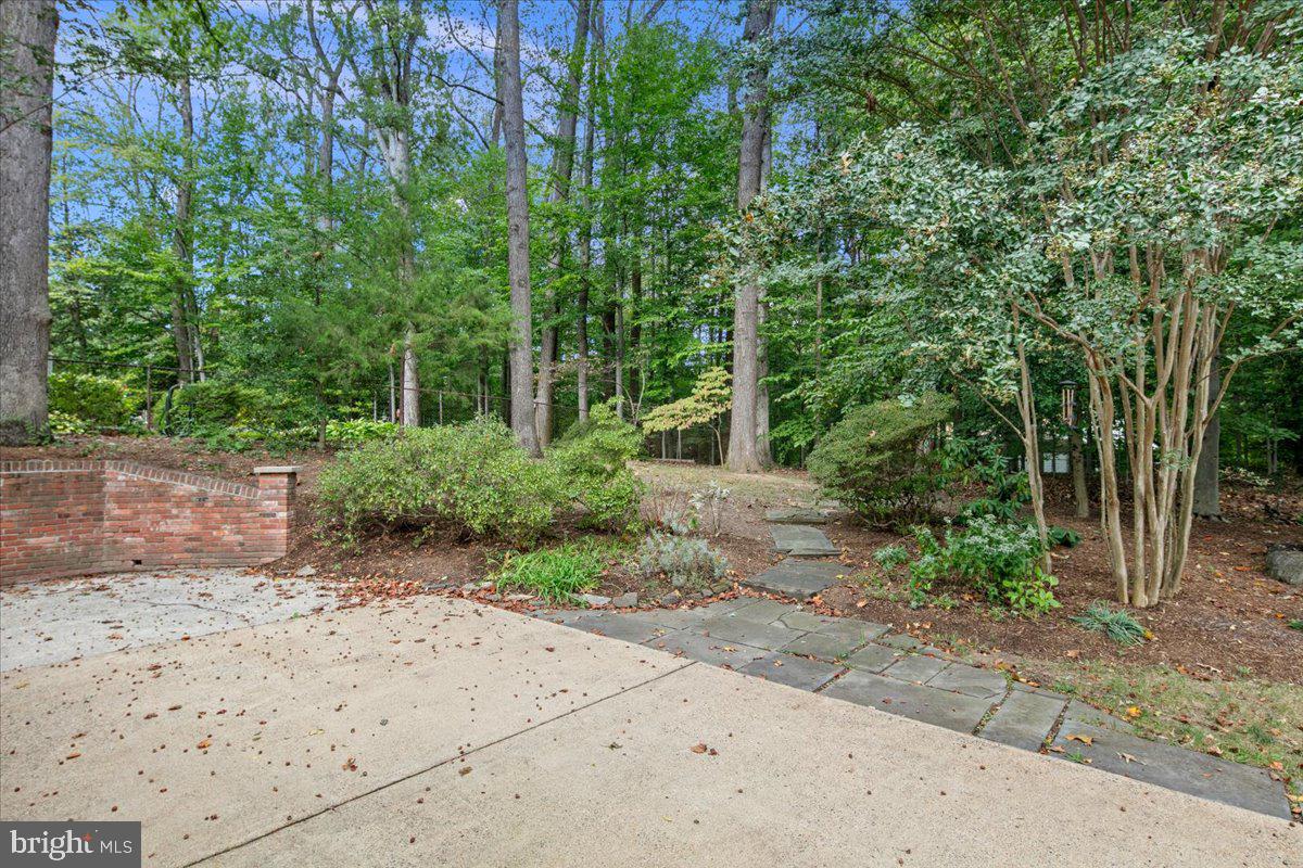 5025 KINGSTON DR, ANNANDALE, Virginia 22003, 5 Bedrooms Bedrooms, ,3 BathroomsBathrooms,Residential,For sale,5025 KINGSTON DR,VAFX2272692 MLS # VAFX2272692