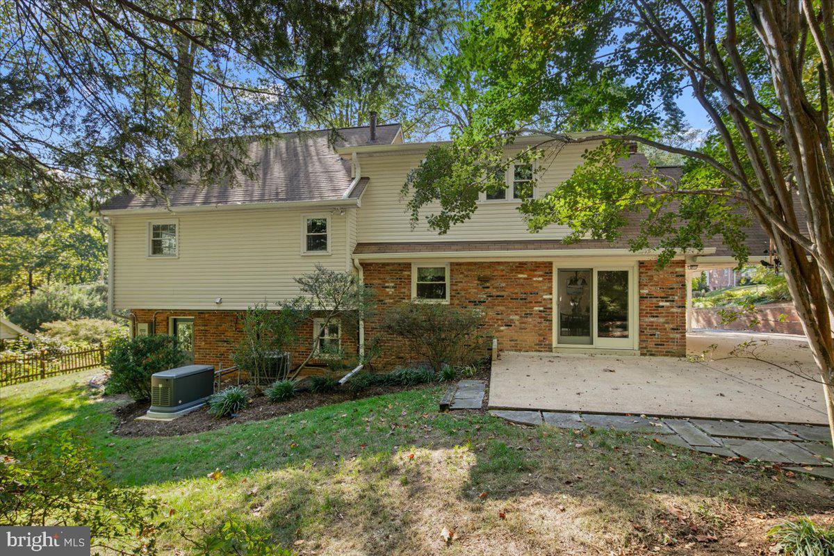 5025 KINGSTON DR, ANNANDALE, Virginia 22003, 5 Bedrooms Bedrooms, ,3 BathroomsBathrooms,Residential,For sale,5025 KINGSTON DR,VAFX2272692 MLS # VAFX2272692
