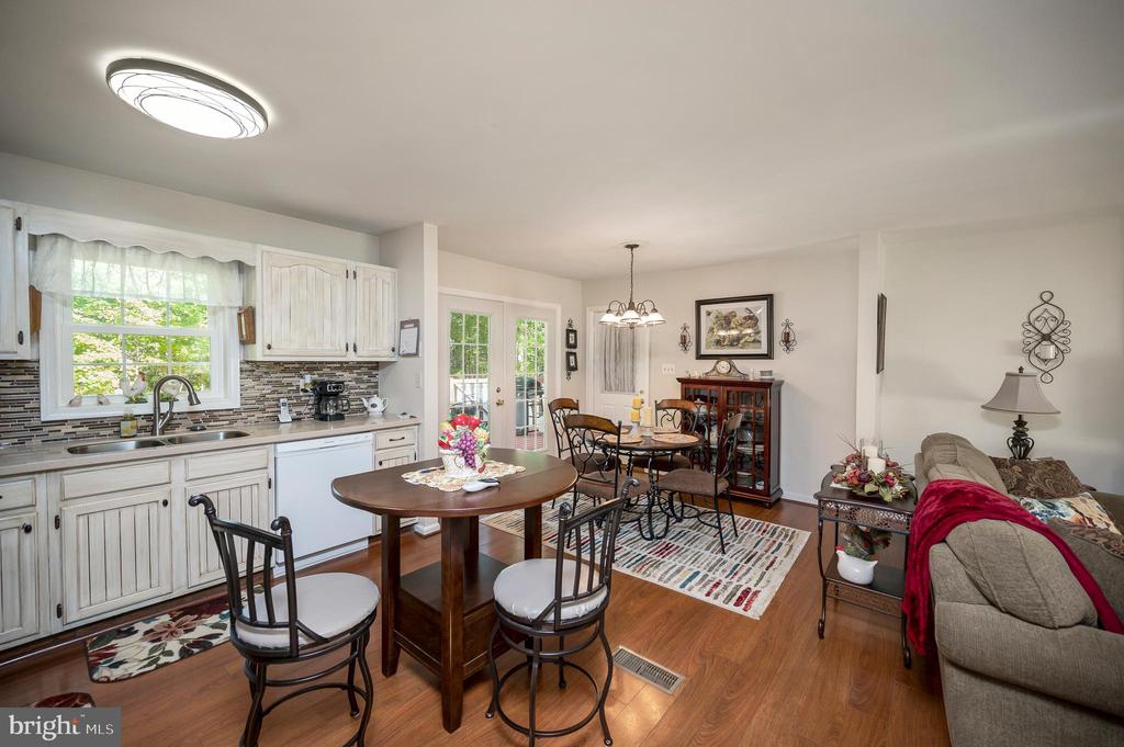 844 STONEWALL LN, FREDERICKSBURG, Virginia 22407, 3 Bedrooms Bedrooms, ,2 BathroomsBathrooms,Residential,844 STONEWALL LN,VASP2036886 MLS # VASP2036886