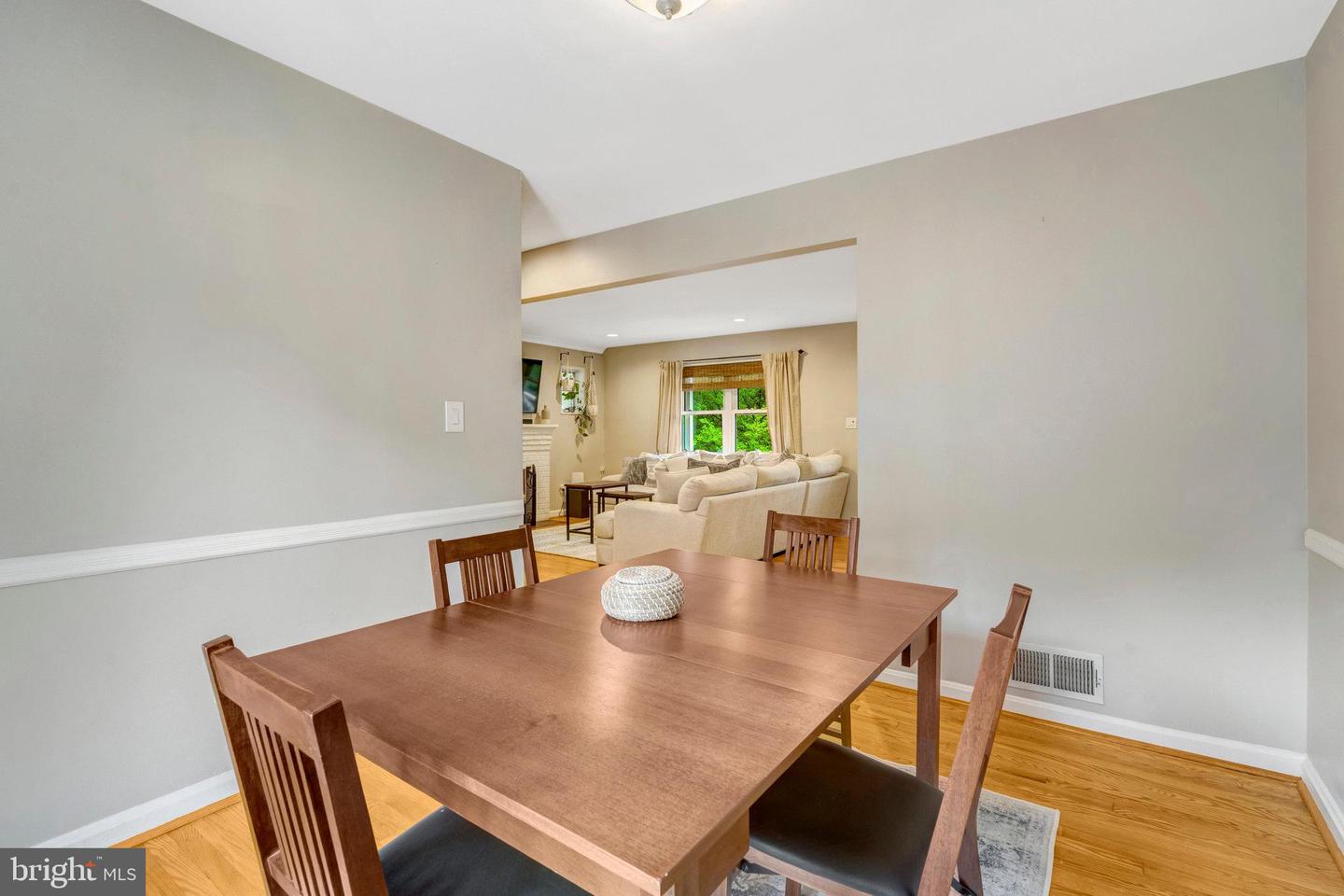 3907 FAIRVIEW DR, FAIRFAX, Virginia 22031, 3 Bedrooms Bedrooms, ,2 BathroomsBathrooms,Residential,For sale,3907 FAIRVIEW DR,VAFC2007138 MLS # VAFC2007138