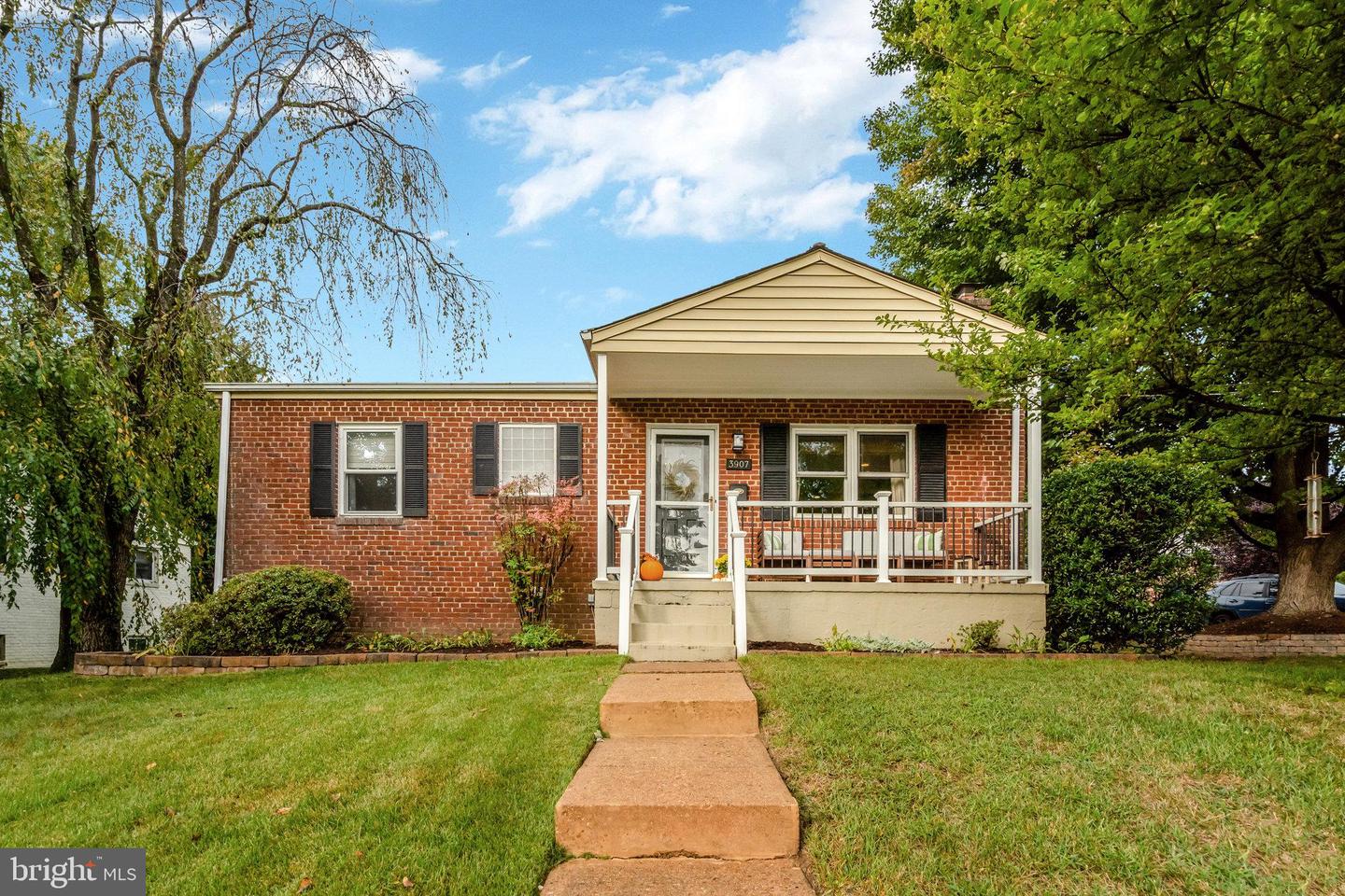 3907 FAIRVIEW DR, FAIRFAX, Virginia 22031, 3 Bedrooms Bedrooms, ,2 BathroomsBathrooms,Residential,For sale,3907 FAIRVIEW DR,VAFC2007138 MLS # VAFC2007138