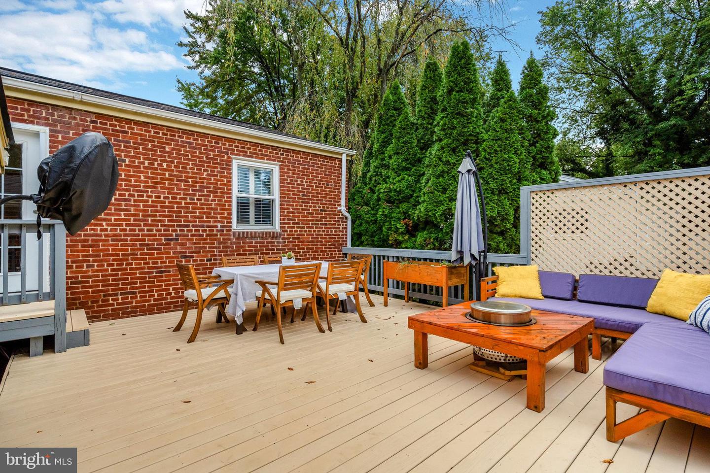 3907 FAIRVIEW DR, FAIRFAX, Virginia 22031, 3 Bedrooms Bedrooms, ,2 BathroomsBathrooms,Residential,For sale,3907 FAIRVIEW DR,VAFC2007138 MLS # VAFC2007138
