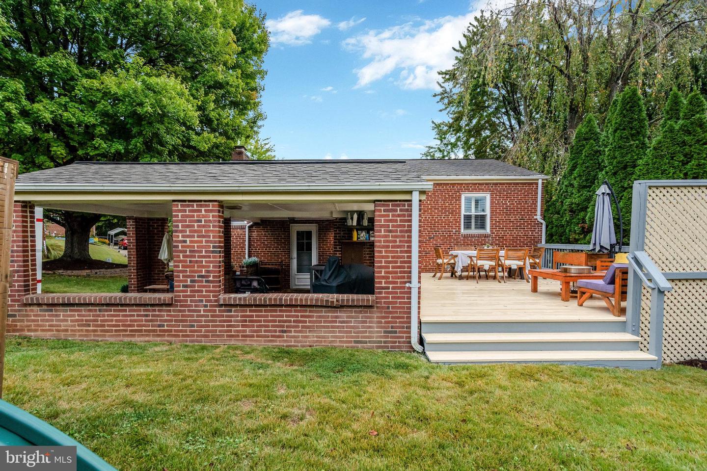 3907 FAIRVIEW DR, FAIRFAX, Virginia 22031, 3 Bedrooms Bedrooms, ,2 BathroomsBathrooms,Residential,For sale,3907 FAIRVIEW DR,VAFC2007138 MLS # VAFC2007138