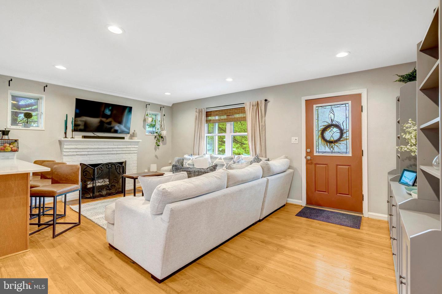 3907 FAIRVIEW DR, FAIRFAX, Virginia 22031, 3 Bedrooms Bedrooms, ,2 BathroomsBathrooms,Residential,For sale,3907 FAIRVIEW DR,VAFC2007138 MLS # VAFC2007138