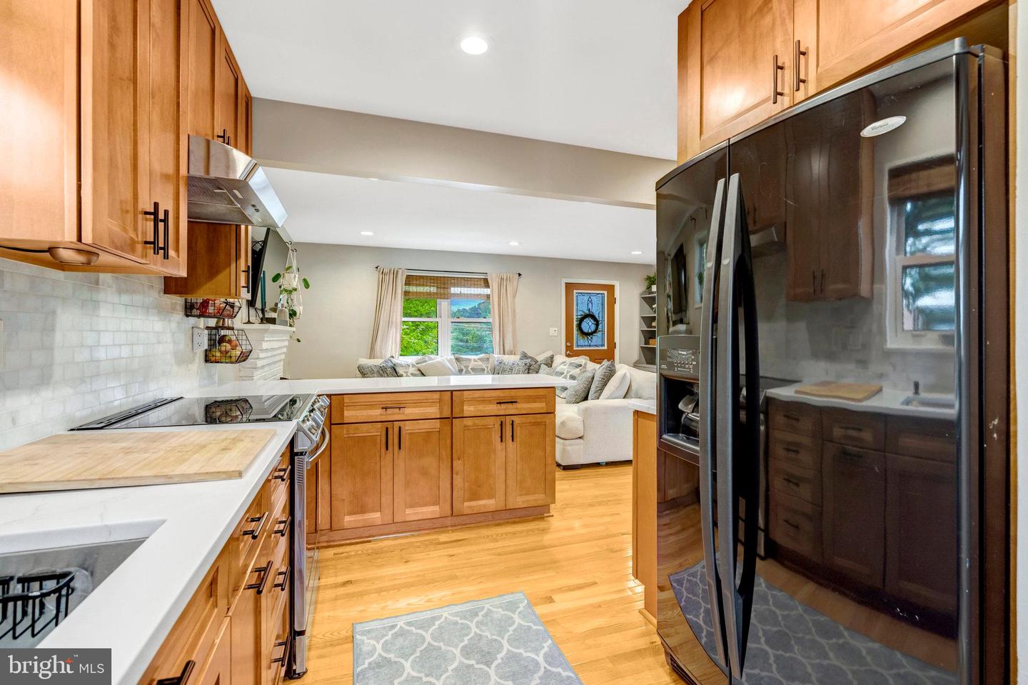 3907 FAIRVIEW DR, FAIRFAX, Virginia 22031, 3 Bedrooms Bedrooms, ,2 BathroomsBathrooms,Residential,For sale,3907 FAIRVIEW DR,VAFC2007138 MLS # VAFC2007138