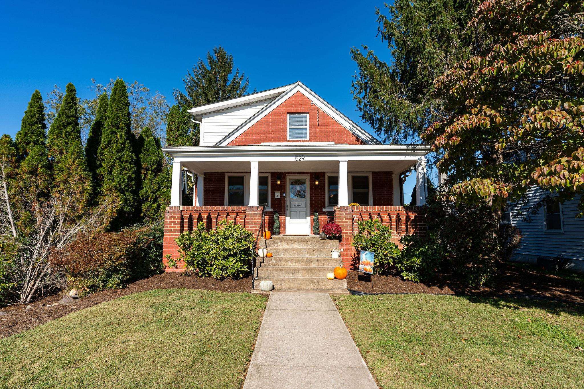 529 S LINDEN AVE, WAYNESBORO, Virginia 22980, 3 Bedrooms Bedrooms, ,1 BathroomBathrooms,Residential,529 S LINDEN AVE,669962 MLS # 669962
