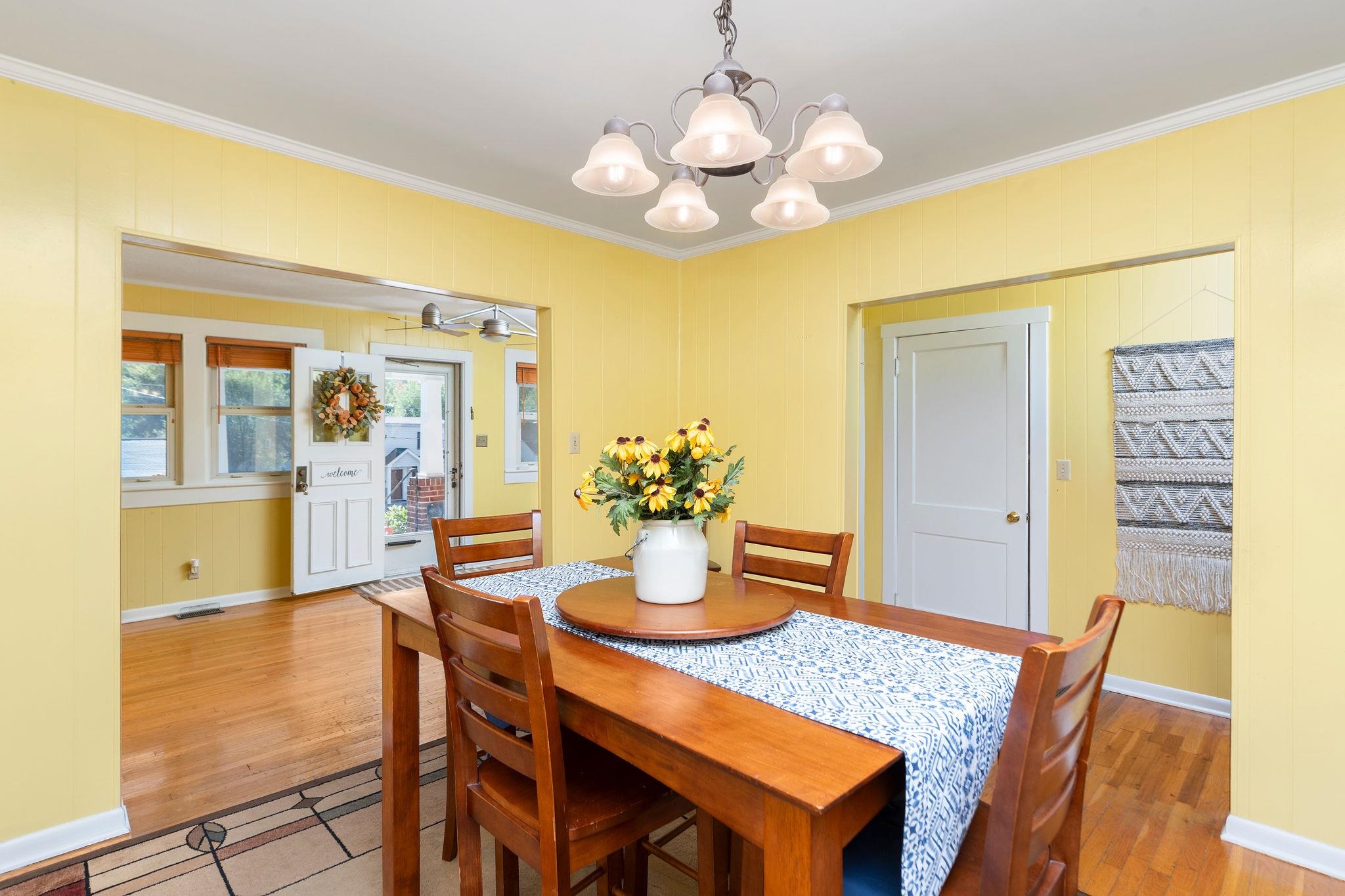 529 S LINDEN AVE, WAYNESBORO, Virginia 22980, 3 Bedrooms Bedrooms, ,1 BathroomBathrooms,Residential,529 S LINDEN AVE,669962 MLS # 669962