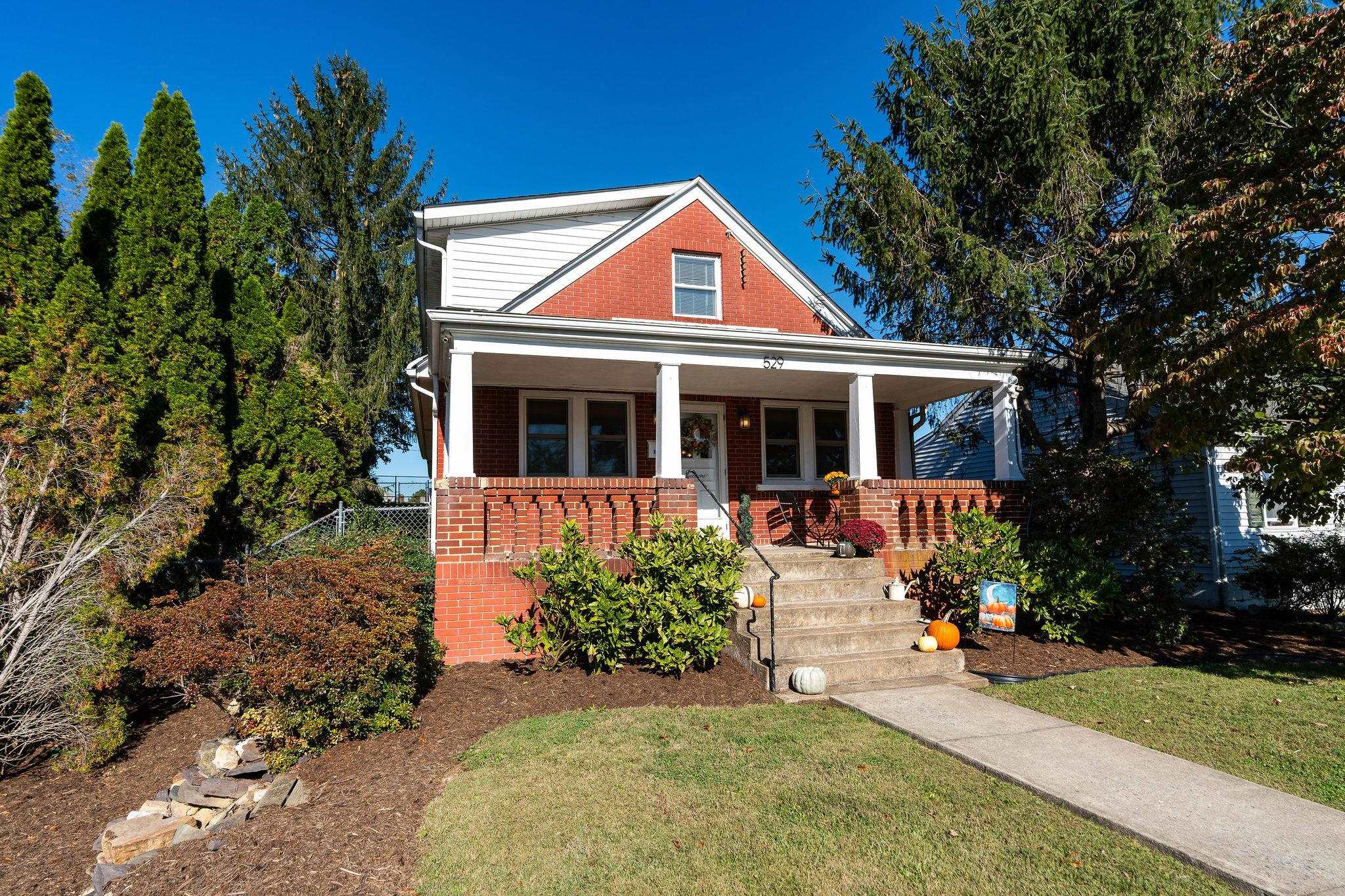 529 S LINDEN AVE, WAYNESBORO, Virginia 22980, 3 Bedrooms Bedrooms, ,1 BathroomBathrooms,Residential,529 S LINDEN AVE,669962 MLS # 669962