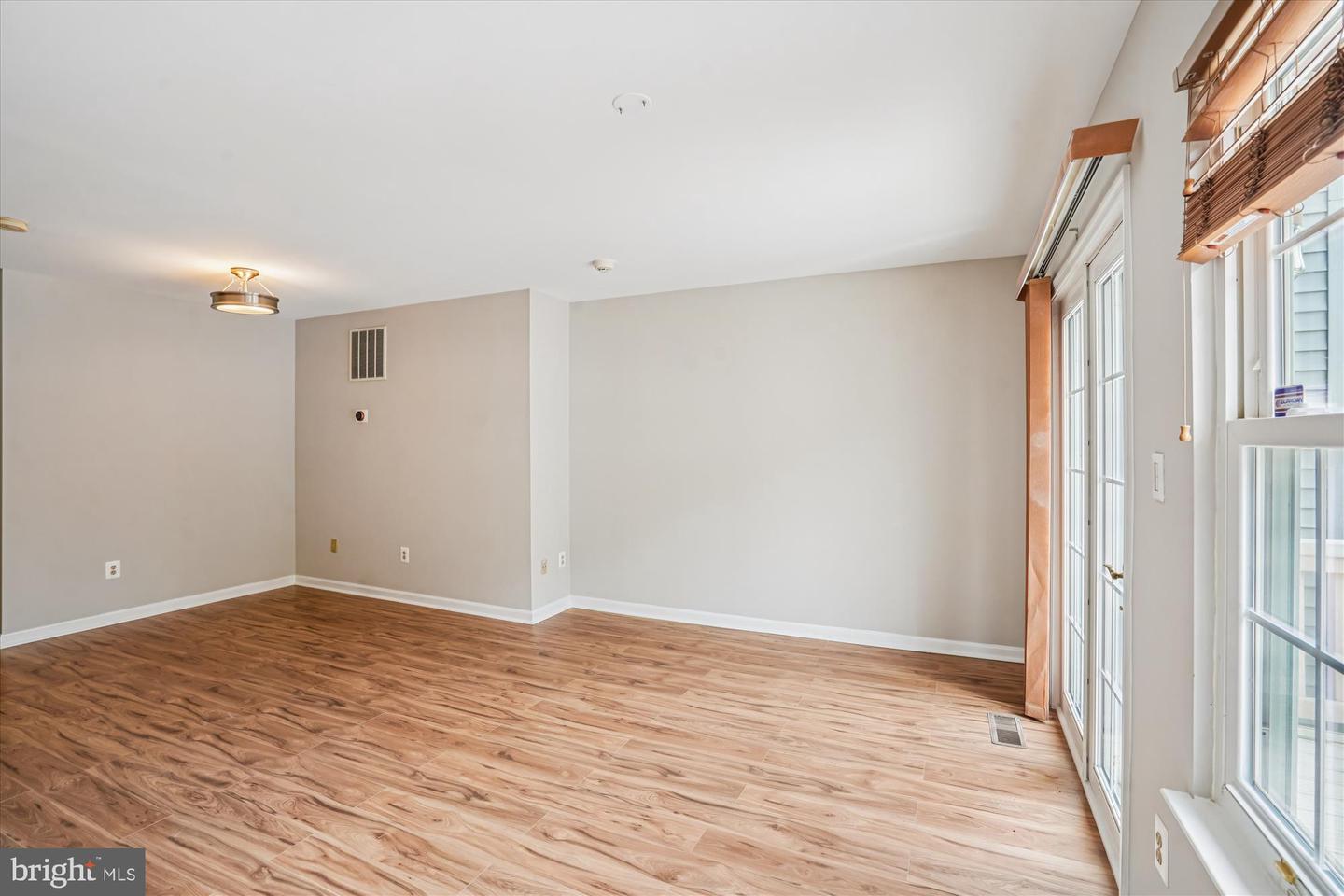 14102 AUTUMN CIR, CENTREVILLE, Virginia 20121, 2 Bedrooms Bedrooms, ,1 BathroomBathrooms,Residential,For sale,14102 AUTUMN CIR,VAFX2273640 MLS # VAFX2273640