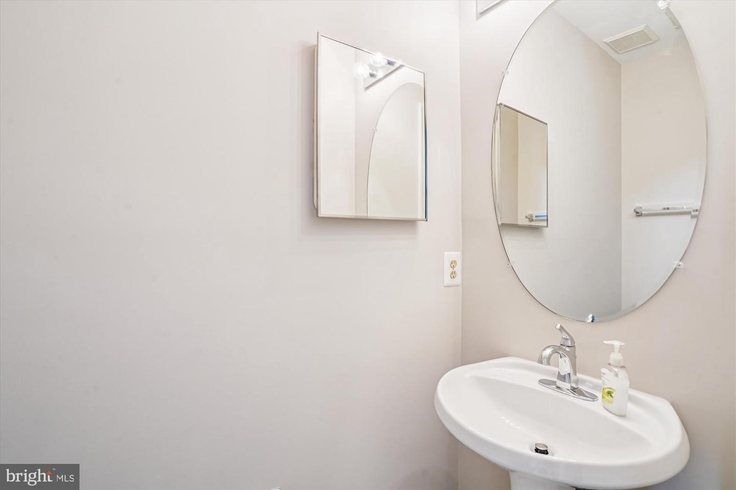 14102 AUTUMN CIR, CENTREVILLE, Virginia 20121, 2 Bedrooms Bedrooms, ,1 BathroomBathrooms,Residential,For sale,14102 AUTUMN CIR,VAFX2273640 MLS # VAFX2273640