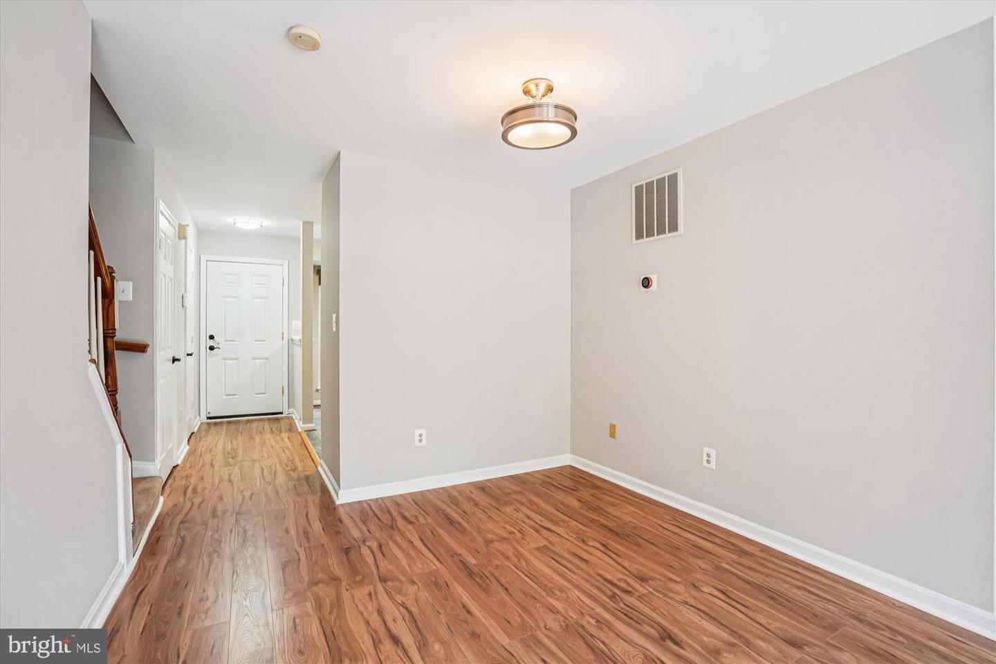 14102 AUTUMN CIR, CENTREVILLE, Virginia 20121, 2 Bedrooms Bedrooms, ,1 BathroomBathrooms,Residential,For sale,14102 AUTUMN CIR,VAFX2273640 MLS # VAFX2273640