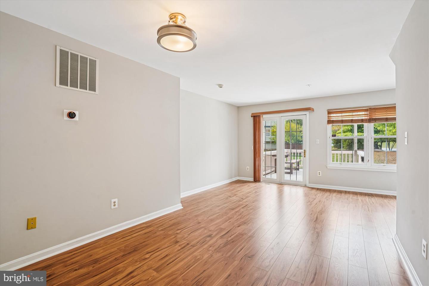 14102 AUTUMN CIR, CENTREVILLE, Virginia 20121, 2 Bedrooms Bedrooms, ,1 BathroomBathrooms,Residential,For sale,14102 AUTUMN CIR,VAFX2273640 MLS # VAFX2273640