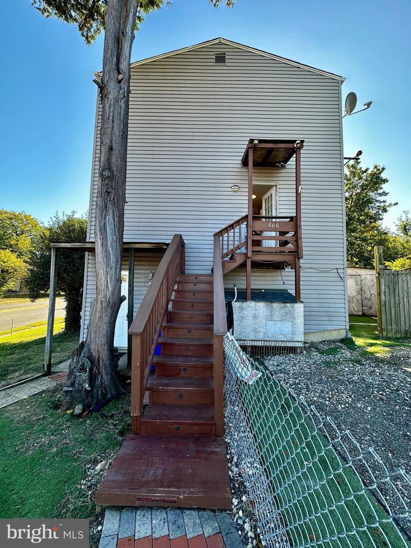 606 S GLEBE RD, ARLINGTON, Virginia 22204, 4 Bedrooms Bedrooms, ,3 BathroomsBathrooms,Residential,For sale,606 S GLEBE RD,VAAR2064766 MLS # VAAR2064766