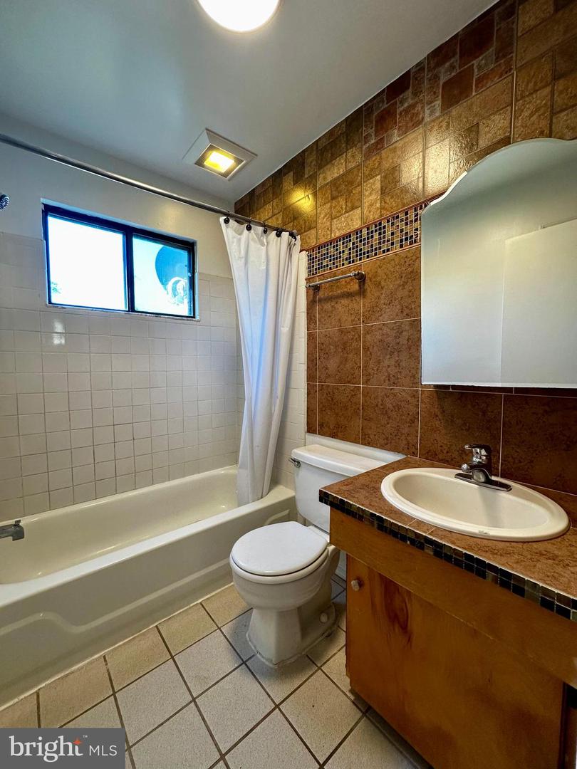 606 S GLEBE RD, ARLINGTON, Virginia 22204, 4 Bedrooms Bedrooms, ,3 BathroomsBathrooms,Residential,For sale,606 S GLEBE RD,VAAR2064766 MLS # VAAR2064766
