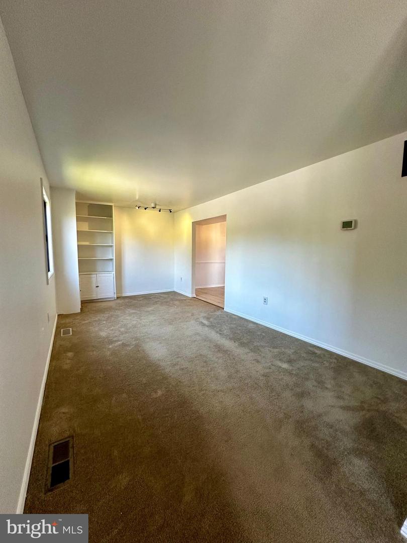 606 S GLEBE RD, ARLINGTON, Virginia 22204, 4 Bedrooms Bedrooms, ,3 BathroomsBathrooms,Residential,For sale,606 S GLEBE RD,VAAR2064766 MLS # VAAR2064766