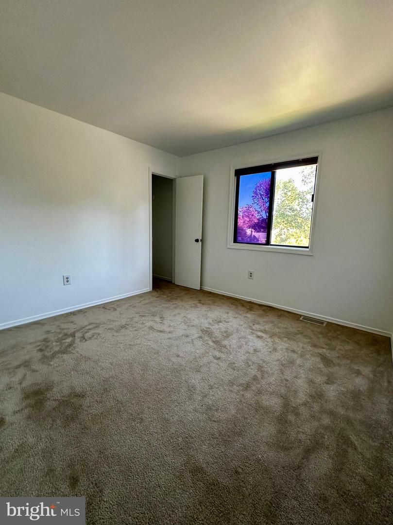 606 S GLEBE RD, ARLINGTON, Virginia 22204, 4 Bedrooms Bedrooms, ,3 BathroomsBathrooms,Residential,For sale,606 S GLEBE RD,VAAR2064766 MLS # VAAR2064766