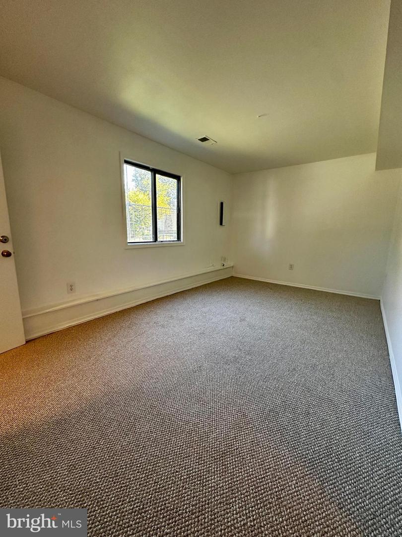 606 S GLEBE RD, ARLINGTON, Virginia 22204, 4 Bedrooms Bedrooms, ,3 BathroomsBathrooms,Residential,For sale,606 S GLEBE RD,VAAR2064766 MLS # VAAR2064766