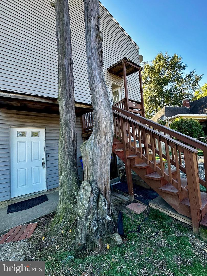 606 S GLEBE RD, ARLINGTON, Virginia 22204, 4 Bedrooms Bedrooms, ,3 BathroomsBathrooms,Residential,For sale,606 S GLEBE RD,VAAR2064766 MLS # VAAR2064766