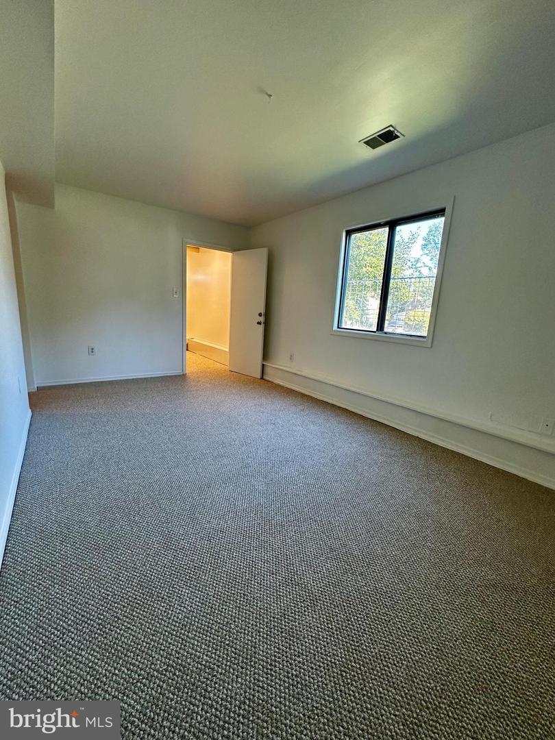606 S GLEBE RD, ARLINGTON, Virginia 22204, 4 Bedrooms Bedrooms, ,3 BathroomsBathrooms,Residential,For sale,606 S GLEBE RD,VAAR2064766 MLS # VAAR2064766