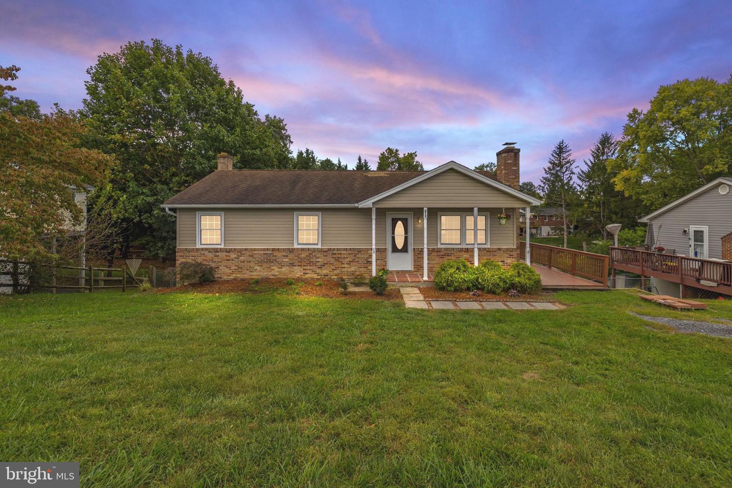 213 CREST CIR, WINCHESTER, Virginia 22602, 4 Bedrooms Bedrooms, 7 Rooms Rooms,2 BathroomsBathrooms,Residential,For sale,213 CREST CIR,VAFV2037336 MLS # VAFV2037336