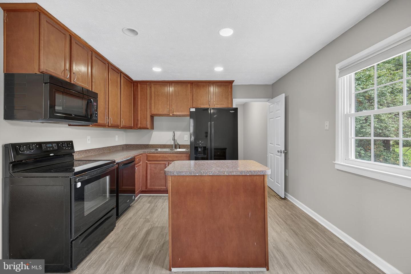 213 CREST CIR, WINCHESTER, Virginia 22602, 4 Bedrooms Bedrooms, 7 Rooms Rooms,2 BathroomsBathrooms,Residential,For sale,213 CREST CIR,VAFV2037336 MLS # VAFV2037336